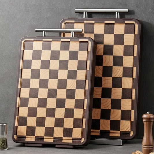 Planche en bois à dcouper, deux formats, appuyés verticalement sur un mur