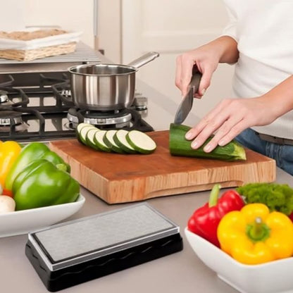 Aiguiseur de couteaux avec base noire