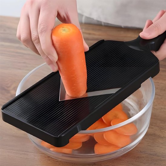 Cuisine mandoline coupe carotte en rondelle