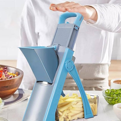 cuisinier coupe pomme de terre avec mandoline cuisine 