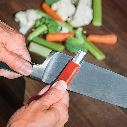 démonstration d'aiguisage sur affuteur de couteau