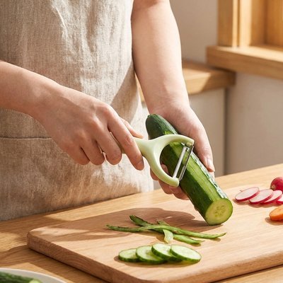 Éplucheur à légumes pour concombre