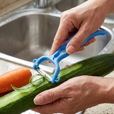 Éplucheur à légumes pratique avec lame dentellée pour julienner