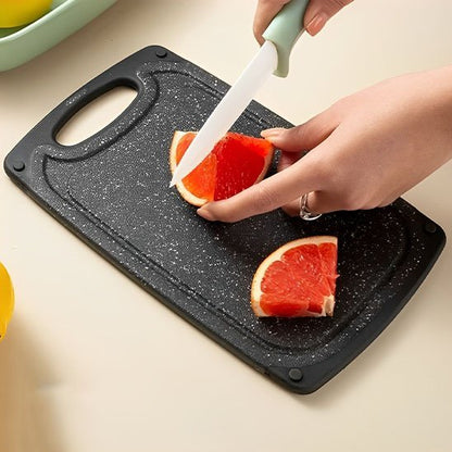 femme coupe melon sur Planche à découper 