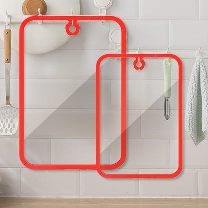 Planche a decouper verre accrochée à un support de cuisine