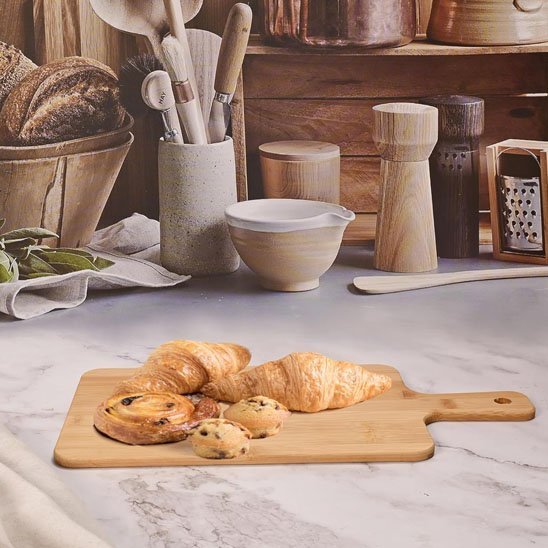 Patisseries sur planche en bois a decouper 