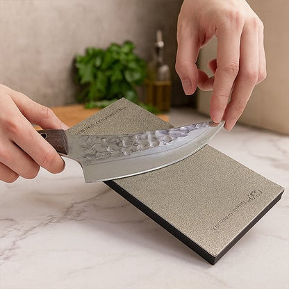 Pierre a aiguiser inclinée pour affûtage