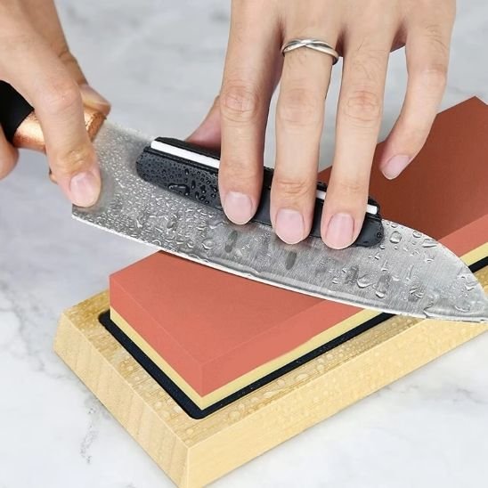 Pierre à aiguiser quatre faces