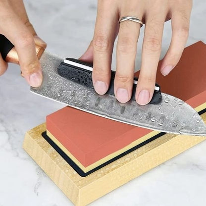 Pierre à aiguiser quatre faces