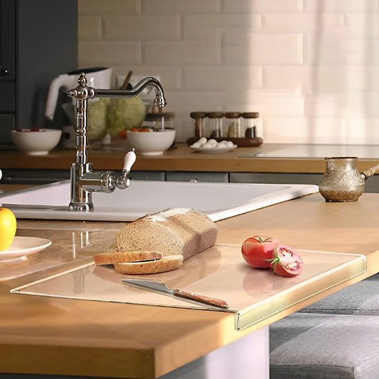 Pain sur planche a découper transparente