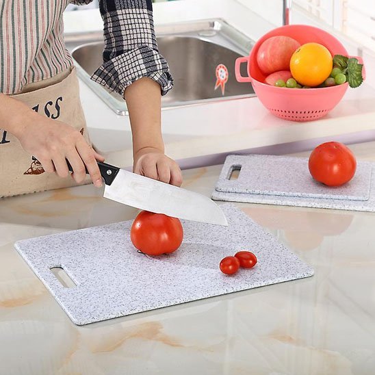 planche a decouper blanche mouchetée