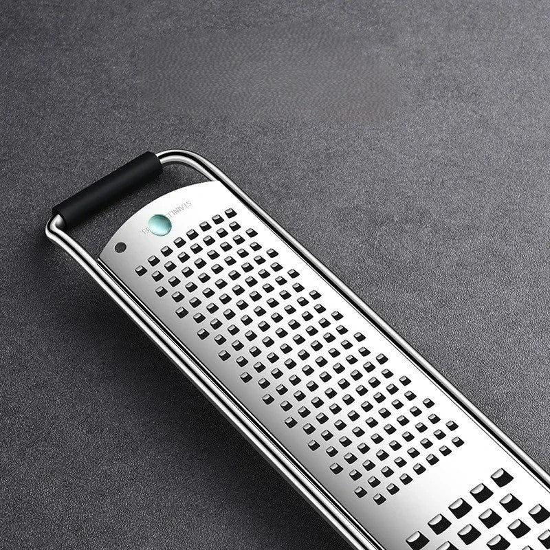 Zomm sur lames ultra fines de cette râpe microplane de qualité professionnelle