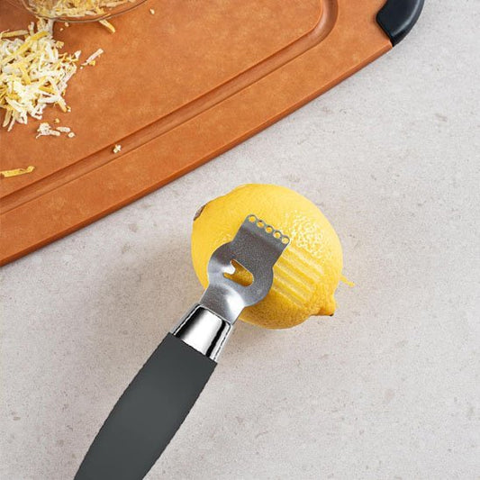 Zesteur citron avec 2 types de zestes possibles, large ou mince